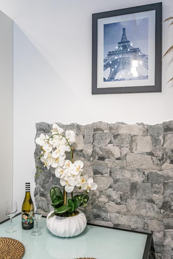 Exquisite Studio Apartment With An Original Design บาเลนเซีย ภายนอก รูปภาพ